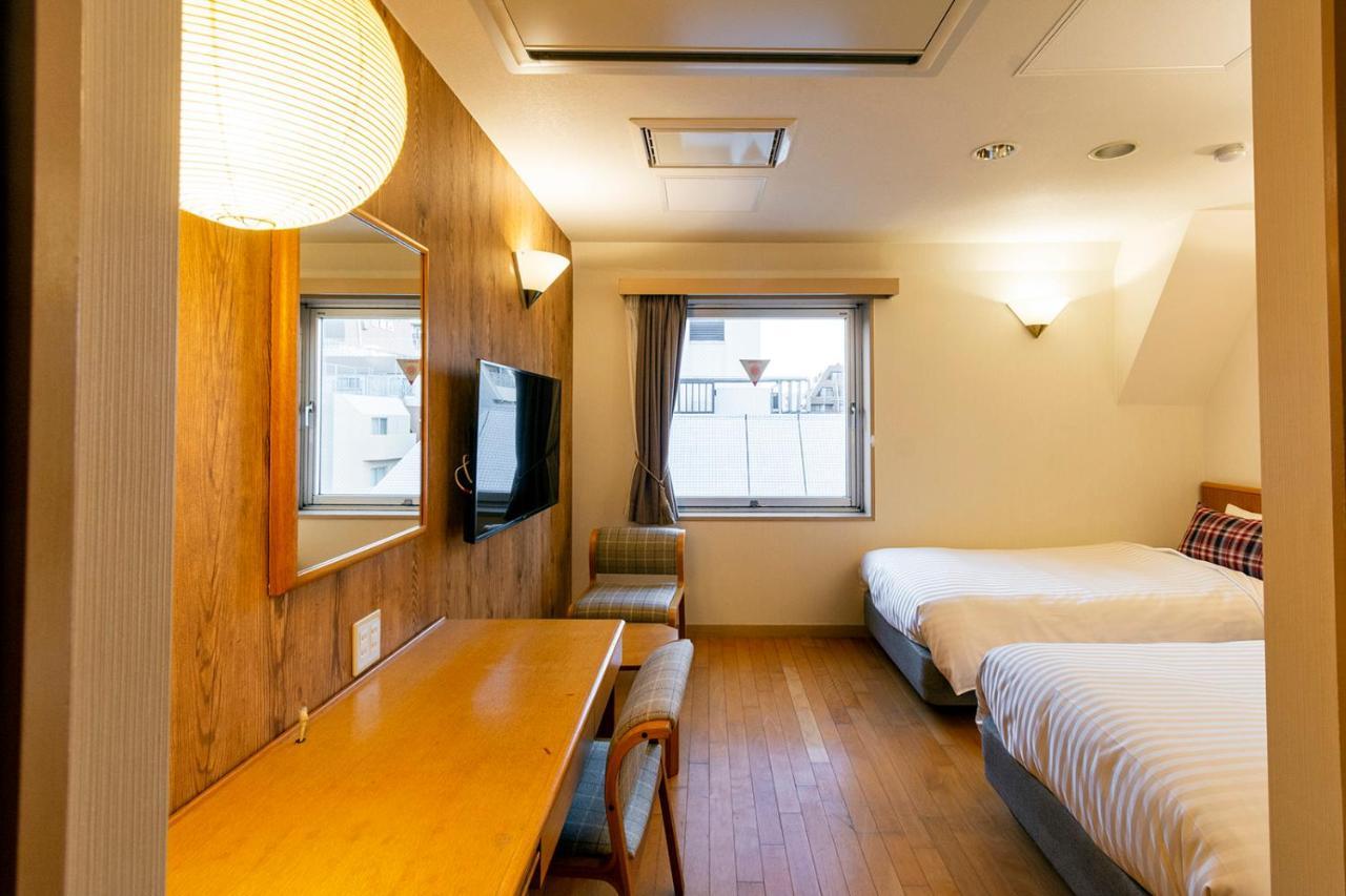 Hotel Toms Tokyo prefektur Exteriör bild
